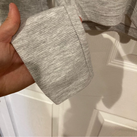 Aritzia Waffle knit cropped long sleeve gray size small - Picture 4 of 7
